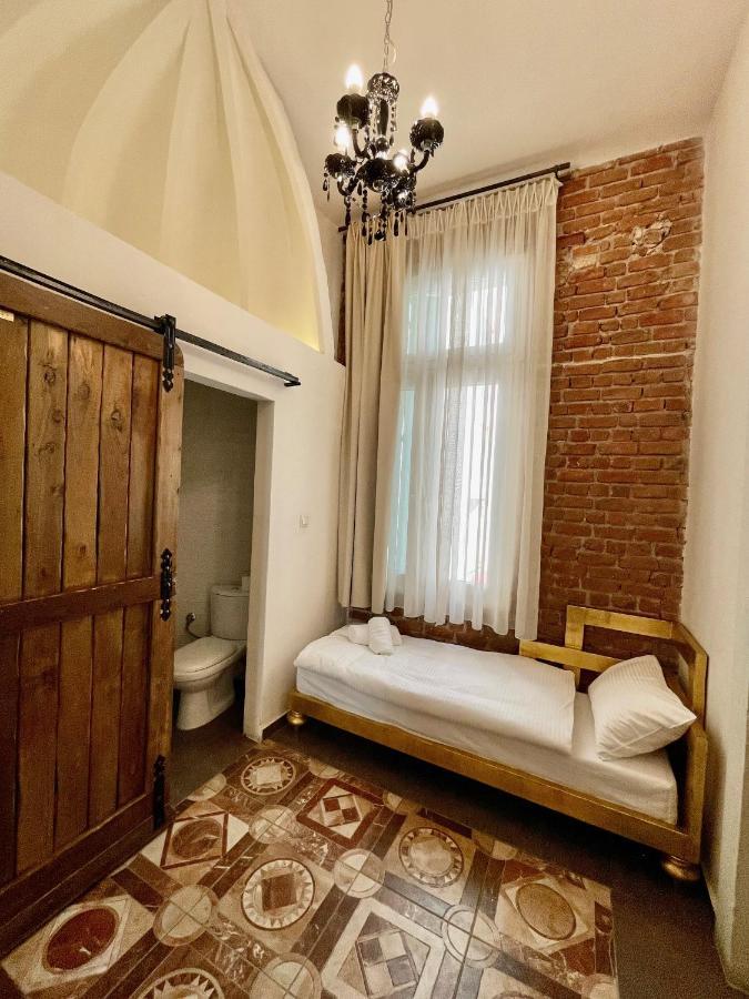 Augustos 3* Saloniki